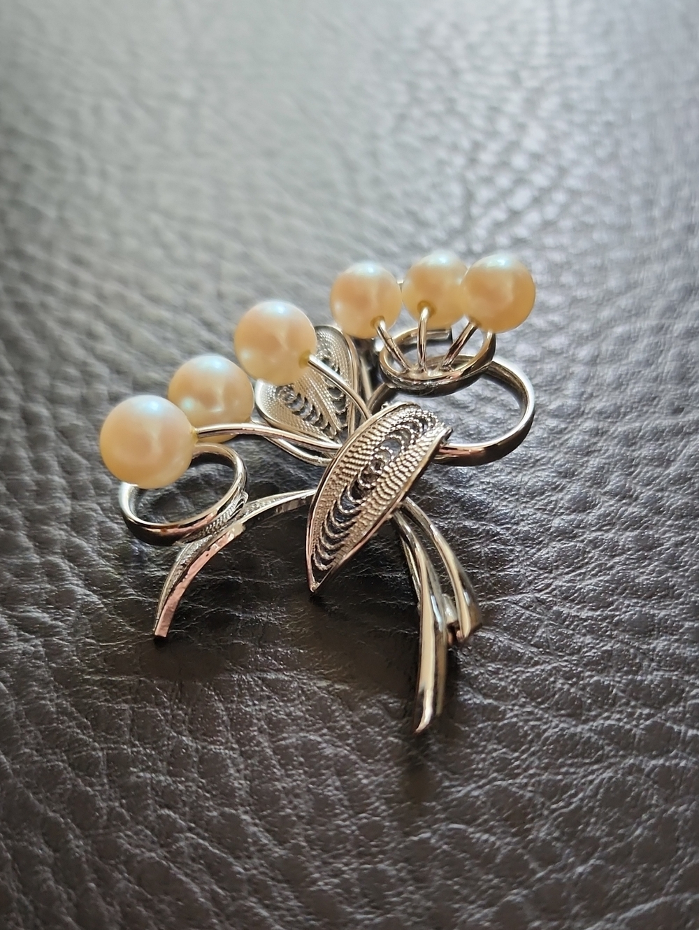 VTG Pearl Blossom Silver-Tone Brooch - Ivory Pearls